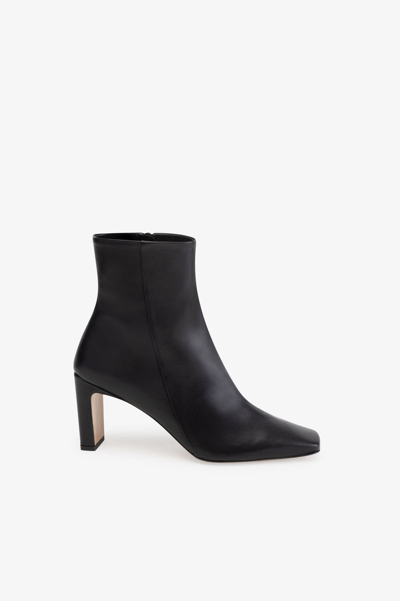 Ankle boots with narrow on sale opening